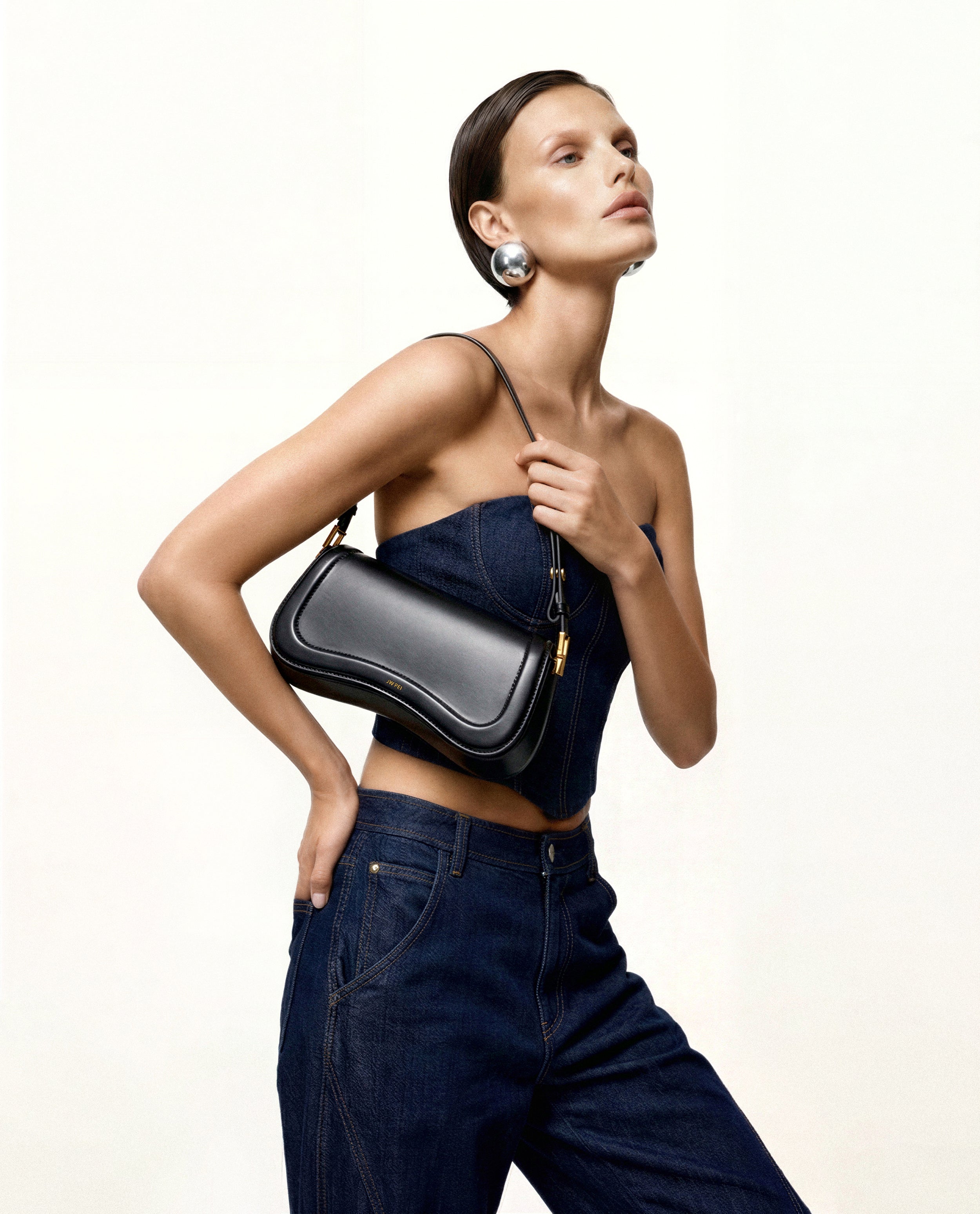 JW PEI ショルダーバッグ Mini Flap Crossbody - Black Croc | JW PEI